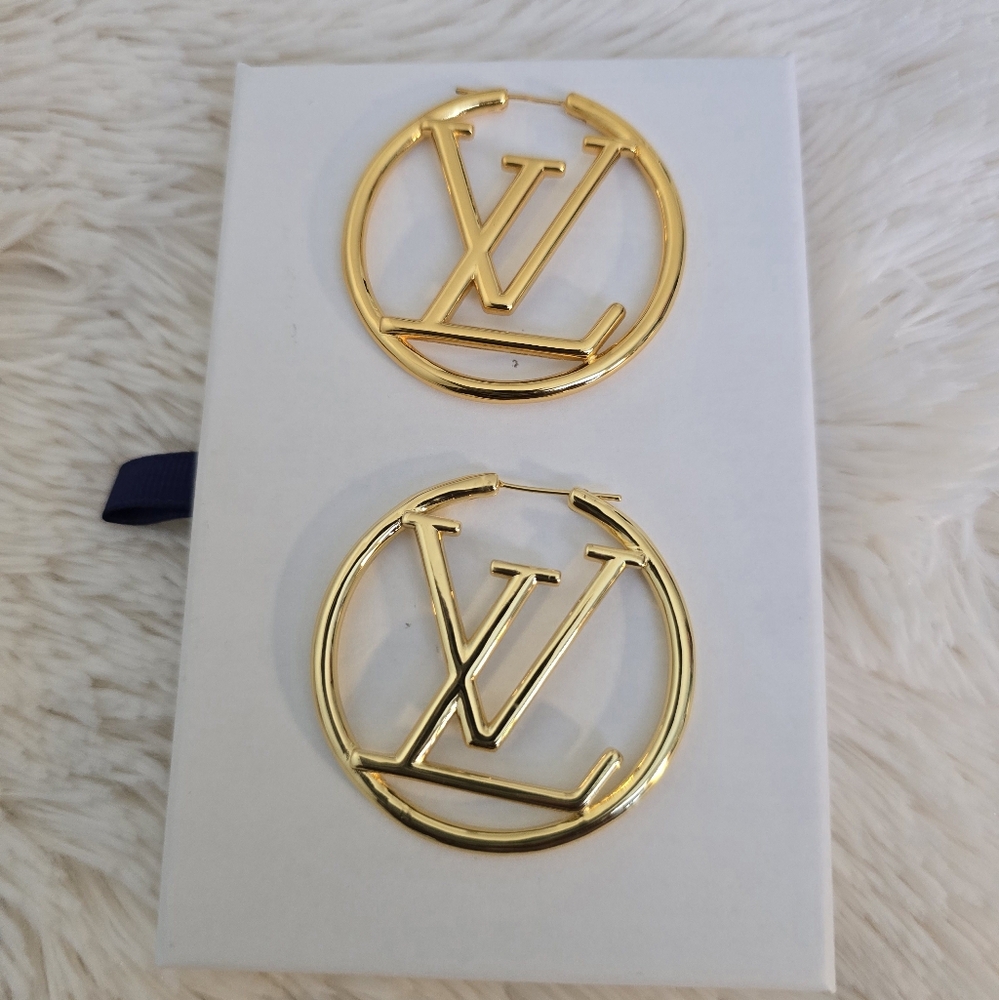 Gold Fashion Logo Hoop Pierced Earrings 2 sizes - Picture 9 of 15